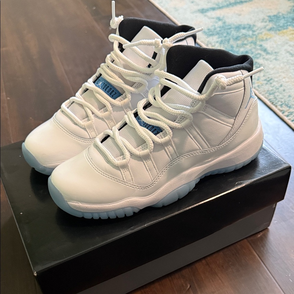 Jordan legend blue  High-Top Sneakers white and blue worn once